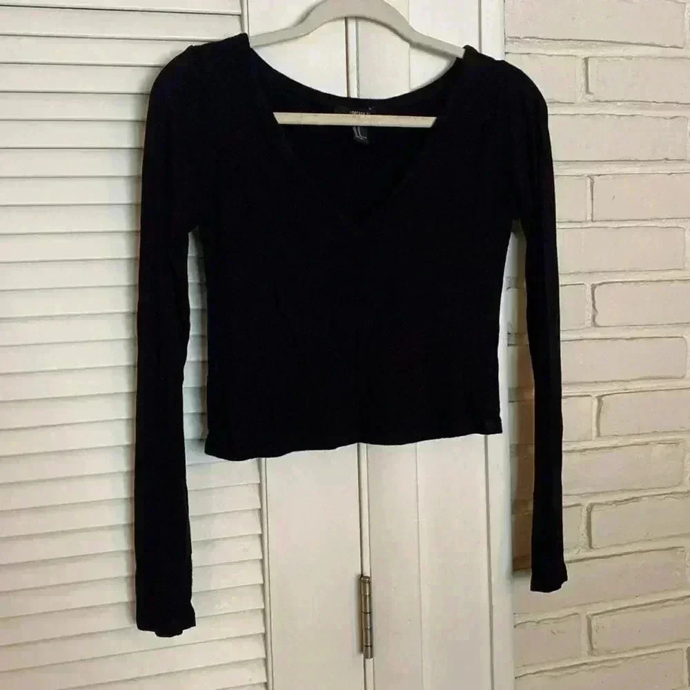 Forever 21 Long Sleeve VNeck ribbed crop Top size medium